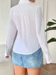 SHEIN EZwear 休闲简约黑色蝴蝶结Logo图案收腰长袖衬衫，适合秋冬季节，复古/学院风时尚女式衬衫 - 彩色 - 查看 2