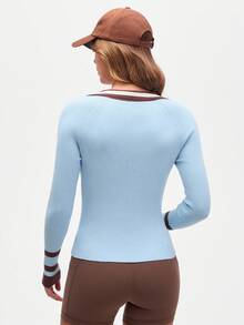 Easify SHEIN Sport كنزة صوفية كاجوال للنساء بأكمام طويلة وياقة على شكل حرف V مع تريم مخطط متباين، طراز رياضي للتنقل اليومي، موسم الخريف