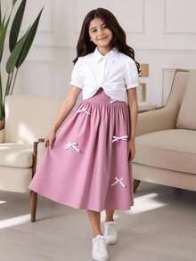 2 件套女童白色泡泡袖衬衫 + 舒适牛仔效果蝴蝶结装饰背带裙，适合日常外出