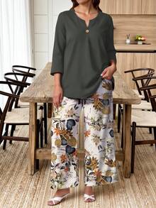 EMERY ROSE Set casual da 2 pezzi da donna taglie forti, composto da camicia vintage a tinta unita con scollo a V e maniche a 3/4, e pantaloni con stampa floreale - Multicolore - Visualizzare 4
