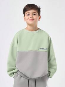 SUMWON Ensemble Sweat-shirt-shirt et pantalon large à blocs de couleurs Brooklyn. Ensemble casual moderne en pastel menthe et gris pour l'hiver et l'automne. Tenue deux pièces pour enfants et jeunes - Gris - Voir 3