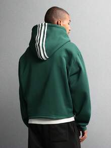 SUMWON Felpa con cappuccio a vestibilità crop, fit rilassato, con coulisse, toppe logo piccolo e dettaglio a tre strisce sul cappuccio, essenziale per uso casual quotidiano