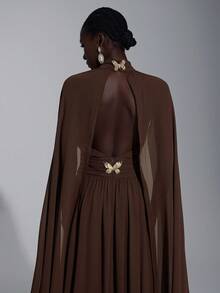 Elitara Elegante y lujoso vestido de noche formal para mujer con espalda abierta, manga de campana y decoración de mariposa de metal, en color café oscuro de gasa