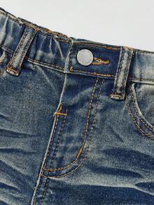 SHEIN 年轻男孩秋冬复古街头酷炫风格破洞休闲简单基础深蓝色牛仔布破洞高弹力紧身牛仔裤，新品，男孩返校服，儿童服装和男孩街头服饰 - 深色水洗藍 - 查看 4