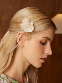 MOTF PREMIUM 1PC FAUX PEARL DECOR STEREO FLORAL HAIR CLIP