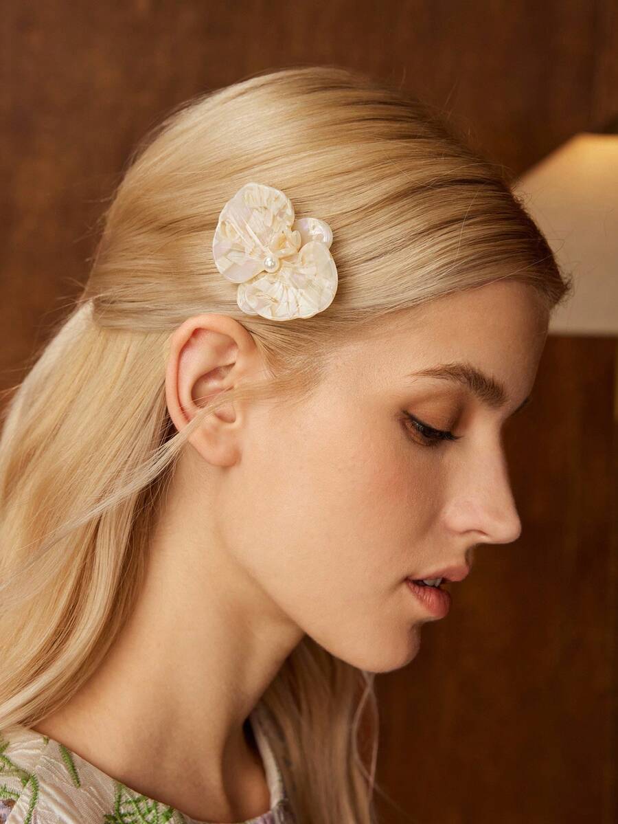 MOTF PREMIUM 1PC FAUX PEARL DECOR STEREO FLORAL HAIR CLIP