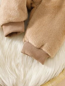 SHEIN 秋冬新款婴儿两件套，超可爱卡其色猫咪蝴蝶结图案，时尚两件套毛绒套装婴儿衣服套装