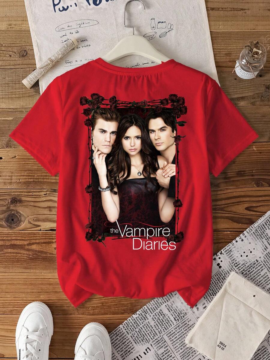 The Vampire Diaries X SHEIN Áo thun nữ cổ tròn tay ngắn dáng rộng thoải mái, màu đỏ, thích hợp cho mùa hè - Đỏ - Xem 1