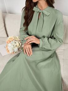 Al Najma Vestido largo de estilo árabe con cordones, rayas, textura y decoración de botones para mujeres - Verde - Ver 3