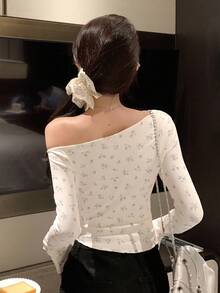 DAZY Áo thun dài tay nhún bèo lệch vai gợi cảm cho nữ - trắng - Xem 3