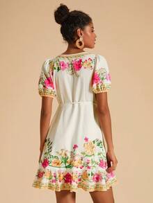 Travachic Robe courte d'été bohème à imprimé floral, col cache-cœur, manches bouffantes, volants et nœud sur le côté