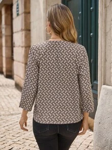 EMERY ROSE Blusa con stampa all-over e maniche a tre quarti con risvolto - Cachi - Visualizzare 2
