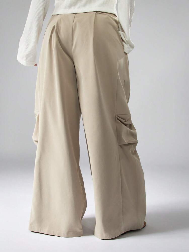 MISSGUIDED Oversized Women's Low Rise Pleated Wide Leg Palazzo Pants With Cargo Pockets - Beige Casual Trousers For Spring Summer