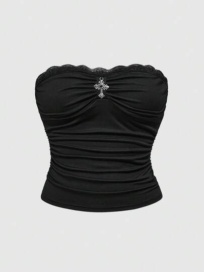 Goth Camiseta ajustada de mujer talla grande con adorno de cruz de metal y ribete de encaje, para usar por sí sola o en capas, para todas las estaciones