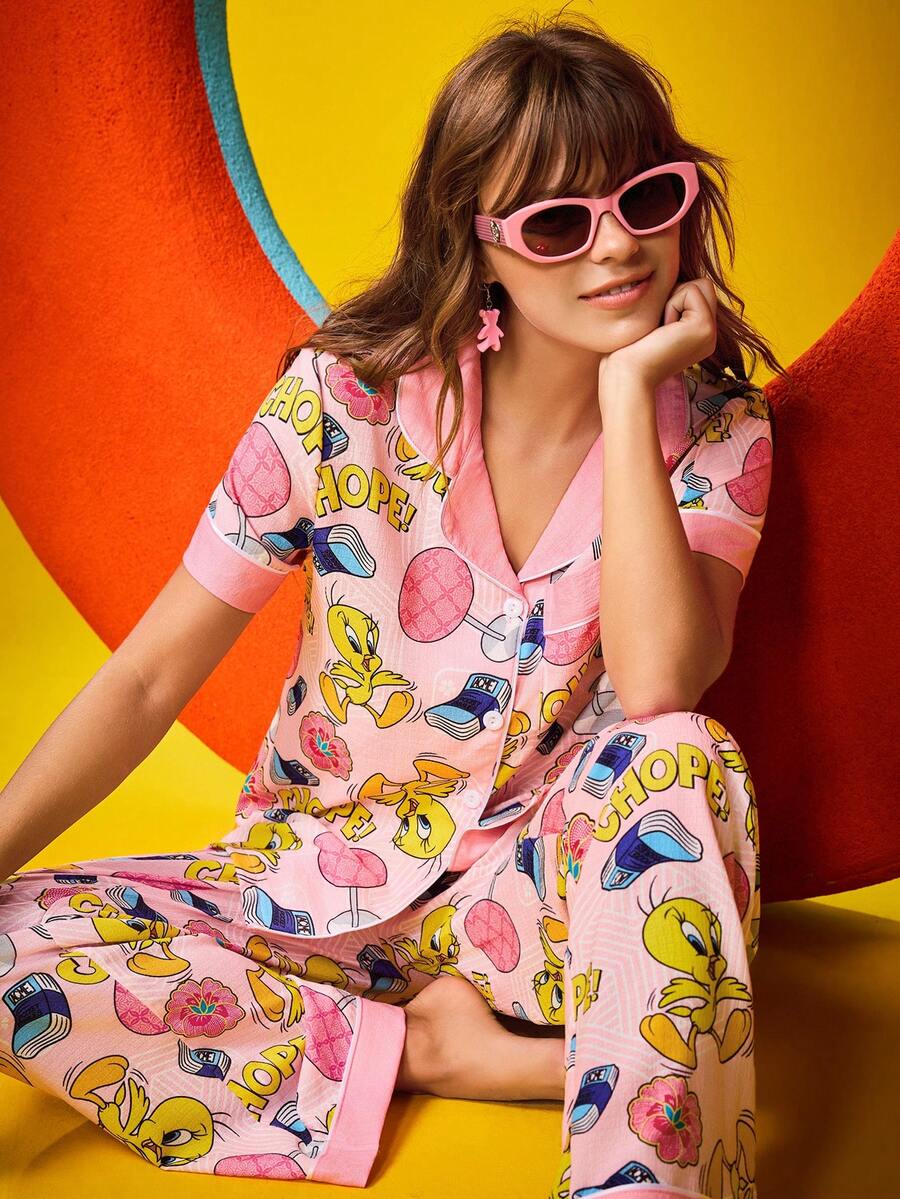 Chillnights X LOONEY TUNES Conjunto de pijama feminino com estampa de desenho animado, blusa de manga curta e calça, pijama de verão, conjunto de pijama feminino com desenho animado, conjunto de pijama rosa, pijama Tweety Bird, conjunto de roupa de dormir feminino