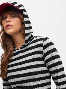 Gameset SHEIN Sport Women's Cozy Striped Ribbed Two-Piece Set,Stylish Hooded Long Sleeve Sweatshirt And Shorts



Hooded Neck Long Sleeve Pullover Sweatshirt - Black - View 7