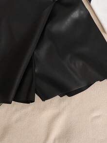 SHEIN Tween Girl Casual Elegant Heart Print Puff Sleeve Round Neck T-Shirt And PU Patch Asymmetrical Hem Heart Metal Button Skort PU Shorts 2 Pieces Set, Black & White PU Shorts Outfit Black And White Clothes For Tween Girls Cute Cheap Clothes Teen Girl Outfits Sets Girls Outfit Sets 13 Cute Outfit Bundles For Teen Girls - Black - View 3