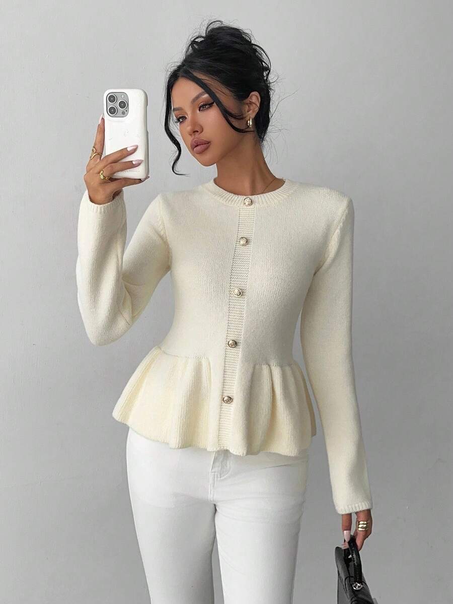 Elenzga Cardigan court à volants pour femmes, style pull blanc avec décoration unique de boutons en métal. Pull tricoté pour dames