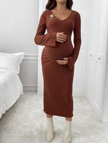 SHEIN Vestido de Maternidade Cor Sólida Decote em V Ombro Caído Manga Longa Ajustado Canelado,Marrom,Outono,Elegante,Ensaio Fotográfico,Vestido de Gravidez Grávida Café Inverno - Castanho - Visão 3