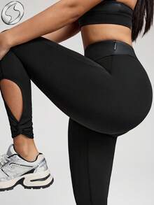 Innovista 女士奢华自然色调亮面运动套装精致设计健身服运动装训练透气运动短款上衣文胸搭配紧身裤手机卡口袋下装金属两件套日常瑜伽骑行服 HIIT 办公室到法院早午餐到健身房功能运动休闲全天弹力运动服秋季舒适运动露背有氧跑步