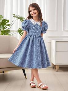 SHEIN Váy in kỹ thuật số cho bé gái tuổi mới lớn, nền trắng có họa tiết hoa nhỏ, cổ áo có hoa, tay bồng, thanh lịch và dành cho kỳ nghỉ hè - Màu xanh lam - Xem 4
