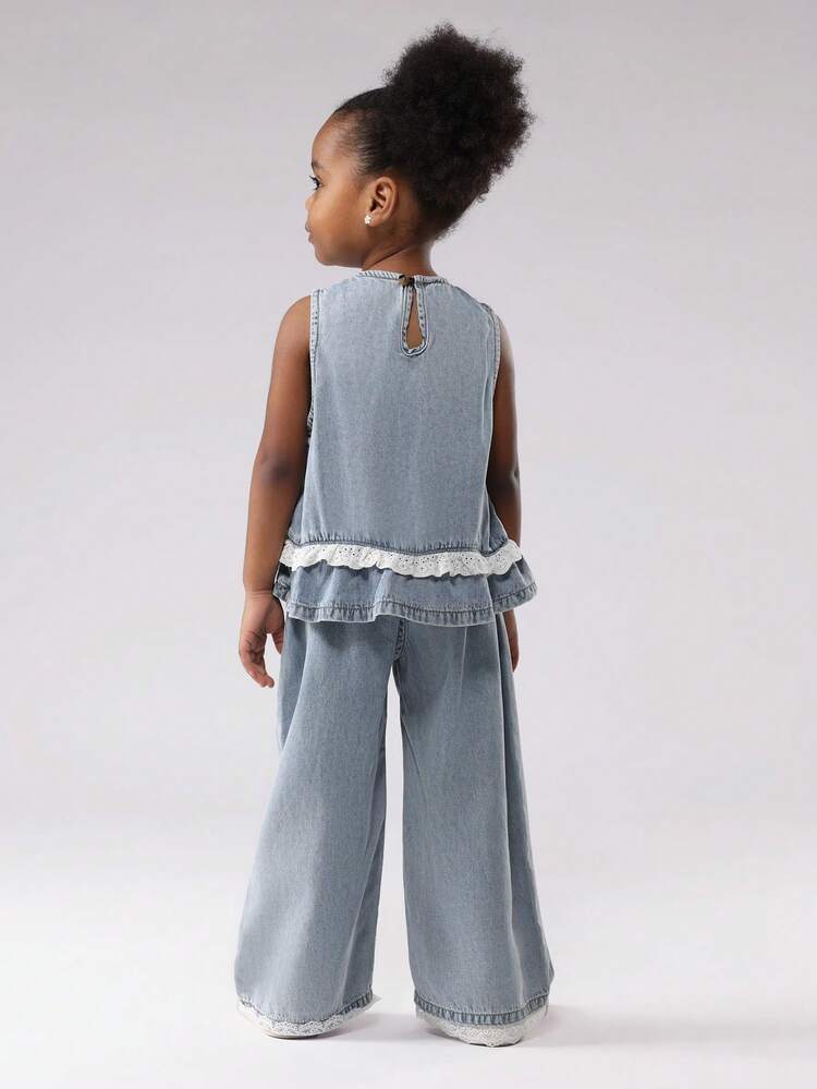 Top peplum de mezclilla y pantalones anchos con ribete de encaje