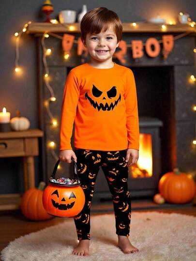 SHEIN 小男孩休闲简约万圣节蜘蛛可爱卡通修身圆领长袖睡衣套装，适合秋冬季