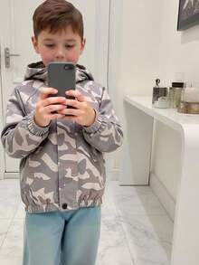 SHEIN 男童迷彩加厚保暖连帽拉链工装外套，休闲舒适，功能多样，适合秋冬季穿着。 - 綠色 - 查看 6