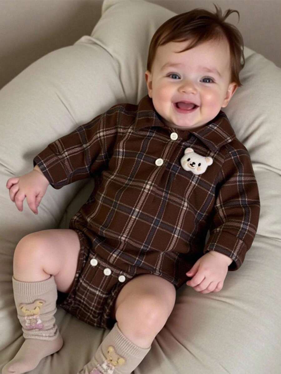 Playful Pals 男婴梭织贴布衬衫领前按扣胸前贴布松紧腰裤休闲长袖连体衣，秋冬款 - 棕色 - 查看 1