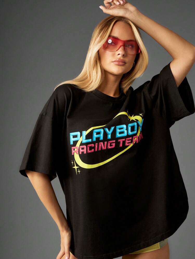 Missguided x Playboy Oversized Grafik T-Shirt mit Rennteam-Muster und kurzen Ärmeln für den Lässig-Wear