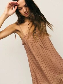 Nöista 棕色刺绣系带迷你连衣裙。春季女装，优雅度假夏季服饰。适合度假、奢华外出、婚礼、派对、节日、假日等场合。 - 棕色 - 查看 3