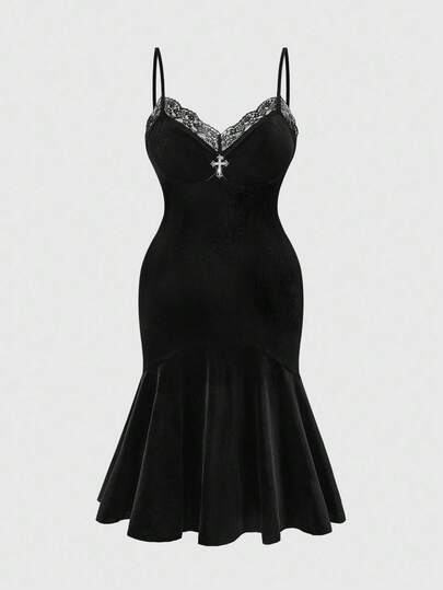 Plus Size Gothic Cross Metal Pendant Vintage Velvet Lace Trim Mermaid Hem Bodycon Dress For Women