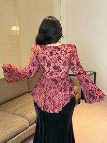 Flirla 大码女式时尚花卉印花前系带喇叭袖衬衫 - 紅色 - 查看 2