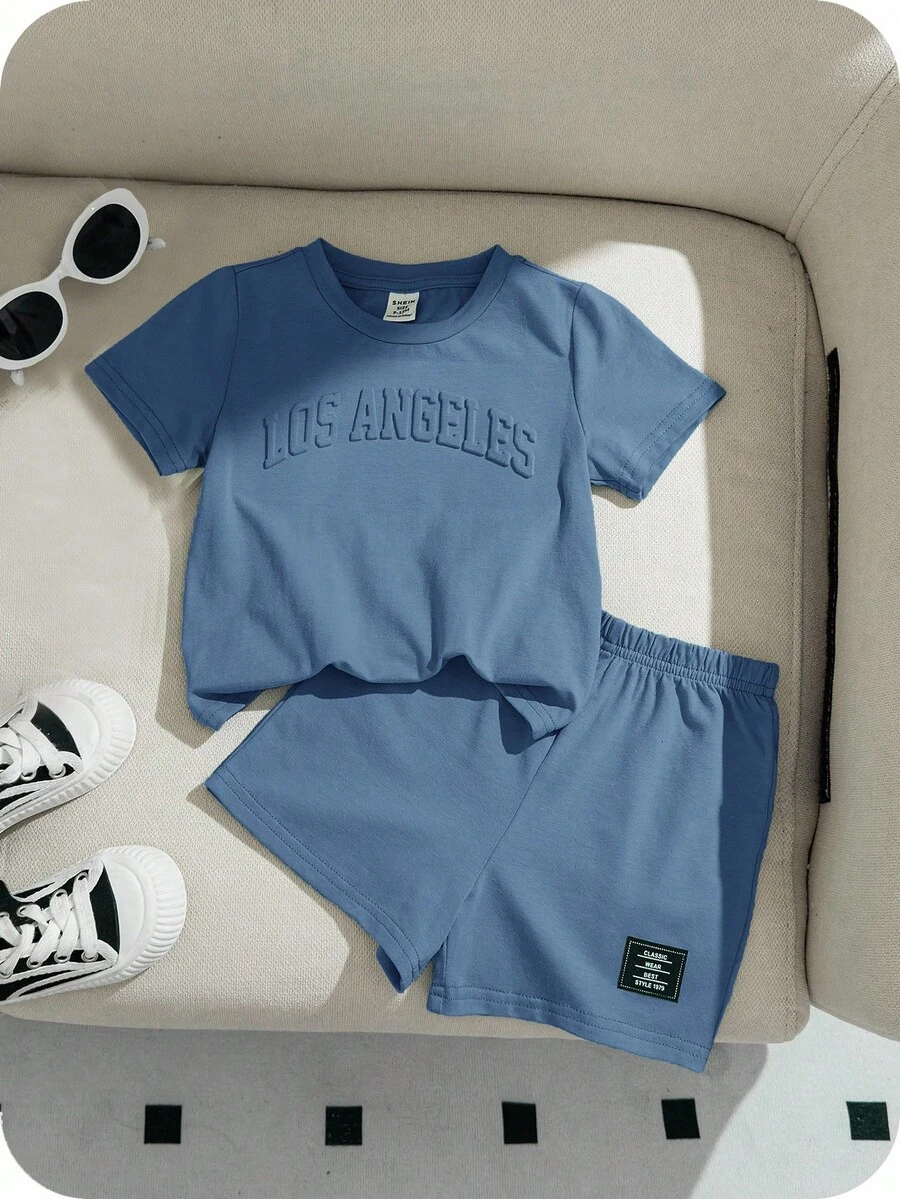 SHEIN Áo thun ngắn tay cổ tròn in chữ cho bé trai bé gái có huy hiệu & quần short thường ngày - Màu xanh lam - Xem 1