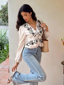 Serisse Áo sơ mi thời trang tay loe cổ chữ V cong hoa dành cho nữ, cài nút đơn, thích hợp cho kỳ nghỉ, áo thêu hoa thủ công thêu chữ thập, áo thêu hoa màu tương phản, áo thêu viền gợn sóng màu tương phản, áo cánh màu kem, áo cánh nông dân, áo cánh nữ thanh lịch, áo cánh tay loe, áo sơ mi cạp nhún, thích hợp cho công việc và đi làm, mùa xuân/thu, áo cánh thanh lịch, áo cánh kín đáo, áo cánh công sở thường ngày cho phụ nữ, áo cánh thanh lịch cho phụ nữ, áo sơ mi lễ tạ ơn, thời trang và đa năng, năm mới, giáng sinh cho phụ nữ, mùa thu và đông ấm cúng cho phụ nữ, phong cách Pháp, bữa nửa buổi, đi làm, văn phòng, tối giản, thanh lịch, cổ điển, hoàn hảo cho cuộc sống hàng ngày, phong cách thời trang Pháp - Màu be - Xem 7