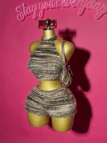 Slaydiva مجموعة قطعتين من ملابس علوية أكروب بلا أكمام ذو ملمس فرو مع ياقة عالية وظهر مكشوف + تنورة ضيقة قصيرة مخططة ذات ملمس فرو، مناسبة لمهرجانات الموسيقى والعيد والتخرج والارتداء اليومي، موضة ربيع/صيف 2025