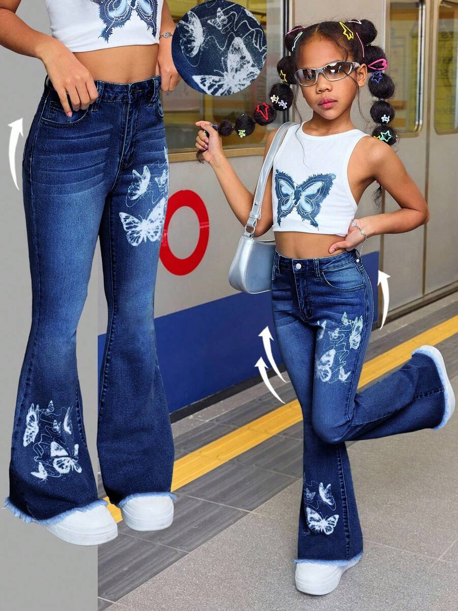 SHEIN 少女春夏海滩波西米亚风浅蓝色蝴蝶印花高弹柔软喇叭裤牛仔裤，适合夏季音乐会、锐舞派对、街头服饰，蝴蝶牛仔裤，喇叭裤，喇叭裤，蝴蝶图案喇叭裤，秋冬款 - 深色水洗藍 - 查看 1