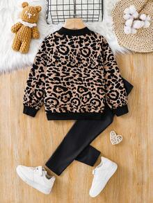 SHEIN 年轻女孩休闲时尚针织豹纹印花套头衫上衣和纯色针织 PU 紧身裤套装，秋冬，可爱、休闲、复古、优雅，非常适合冬季和秋季的休闲、日常穿着和学校日常穿着，适合圣诞节。 - 卡其色 - 查看 6