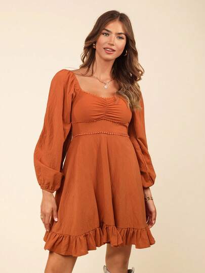 Coeurva 雞心領口前收褶荷葉邊連衣裙