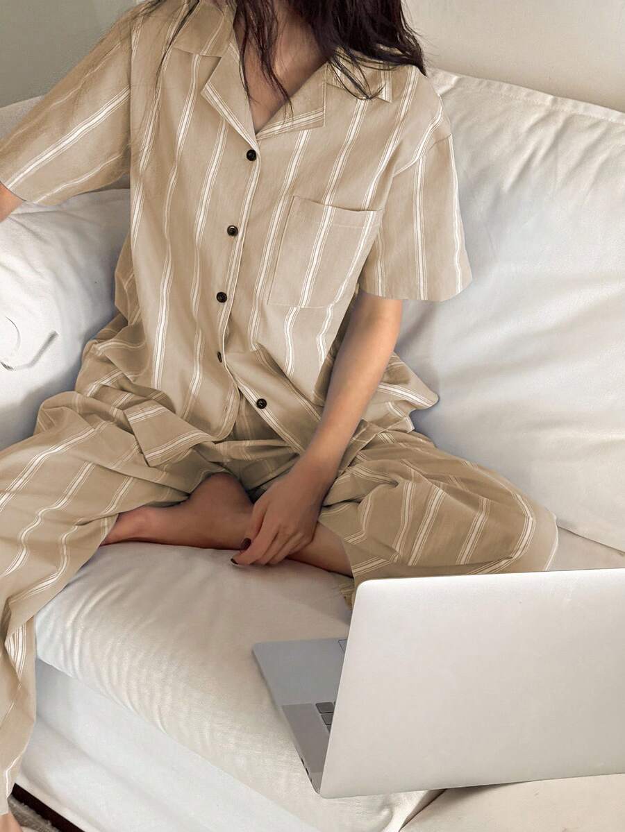 DAZY Gestreifter Kontrast-Knopf-Vorderseite Drop Shoulder Kurzarm Damen Pyjama Set