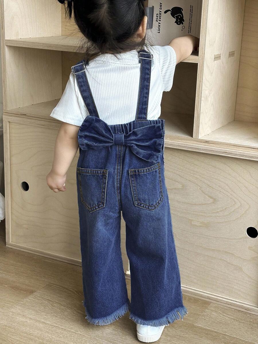 SHEIN Quần yếm denim màu xanh dương trang trí nơ 3D cho bé gái, trang phục thường ngày phong cách đồng quê boho cho bé gái mùa xuân và hè, trang phục đi biển cho bé gái, trang phục đường phố miền Tây cho bé gái, trang phục nghỉ xuân, trang phục dự tiệc rave, quần yếm denim cho bé gái mùa thu đông. - Rửa trung bình - Xem 1