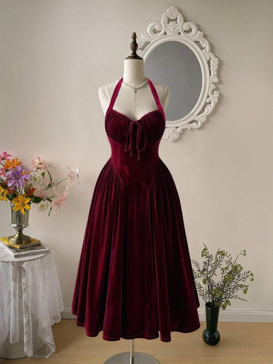 SHEIN MOD 大码天鹅绒挂脖连衣裙、派对晚礼服 - 酒紅色 - 查看 1