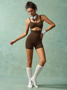 VARSITIE Conjunto deportivo de mujer de unicolor con diseño calado, tipo camiseta y pantalón corto