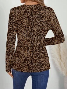 EMERY ROSE Classic Textured Leopard Print V-Neck Loose Long Sleeve T-Shirt For Plus Size WomenIn , - Multicolor - View 2