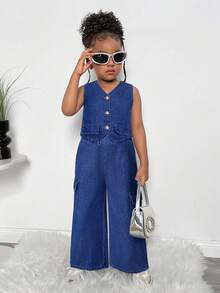 年轻女孩纯色V领无袖时尚上衣和工装长裤牛仔套装