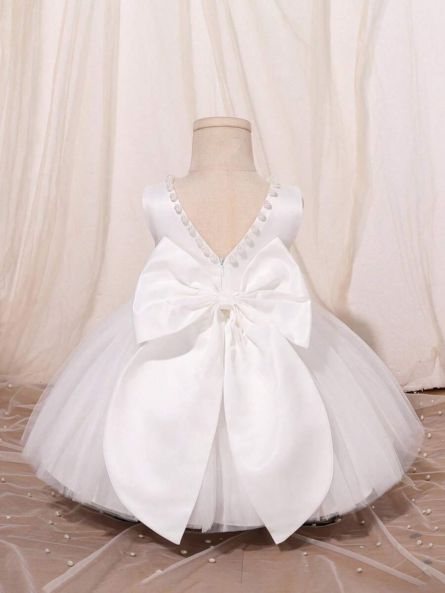 SHEIN Glamorique Kids 圣诞公主女童连衣裙,花童舞会礼服,选美,婚礼,白色薄纱泡泡纱连衣裙,带串珠 V 形后背和大蝴蝶结 - 白色 - 查看 1