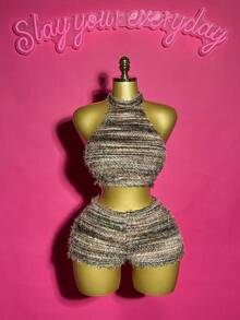 Slaydiva مجموعة قطعتين من ملابس علوية أكروب بلا أكمام ذو ملمس فرو مع ياقة عالية وظهر مكشوف + تنورة ضيقة قصيرة مخططة ذات ملمس فرو، مناسبة لمهرجانات الموسيقى والعيد والتخرج والارتداء اليومي، موضة ربيع/صيف 2025