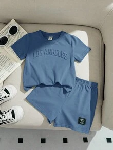 SHEIN Áo thun ngắn tay cổ tròn in chữ cho bé trai bé gái có huy hiệu & quần short thường ngày - Màu xanh lam - Xem 4