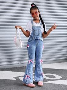 SHEIN Tween Girls Y2K 时尚浅色水洗蝴蝶结复古可爱牛仔背带裤喇叭腿牛仔裤休闲牛仔连体裤带斜口袋，女童秋季假期服装，适合日常旅行、户外、居家、早午餐、茶会、通勤、机场穿着，女童秋季秋装服装，儿童返校服装，乡村音乐会服装 - 中等水洗藍 - 查看 6