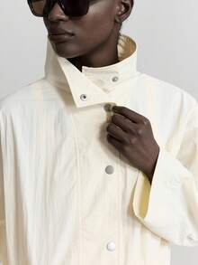 Ontre 都市时尚风格女式夹克，白色，立领，长袖，轻薄面料，初秋装，户外装，休闲装，宽松版型，真口袋，日常穿着 - 白色 - 查看 8